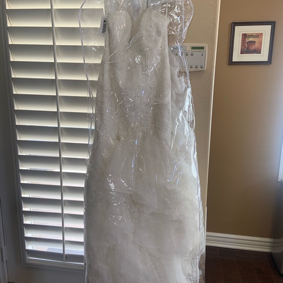 BRAND NEW Wedding Dress - Picture 3 of 8